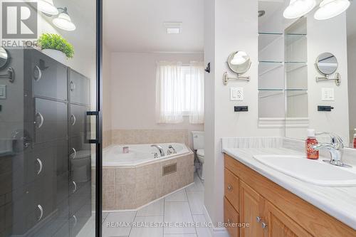 22 College Avenue, Orangeville, ON - Indoor Photo Showing Bathroom