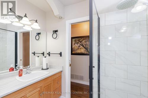 22 College Avenue, Orangeville, ON - Indoor Photo Showing Bathroom