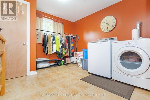 22 College Avenue, Orangeville, ON - Indoor Photo Showing Laundry Room
