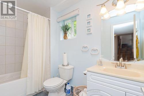 22 College Avenue, Orangeville, ON - Indoor Photo Showing Bathroom