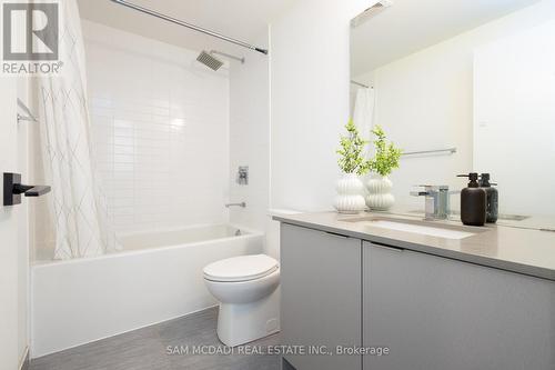 1605 - 2481 Taunton Road, Oakville, ON - Indoor Photo Showing Bathroom