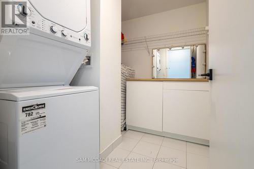 1605 - 2481 Taunton Road, Oakville, ON - Indoor Photo Showing Laundry Room