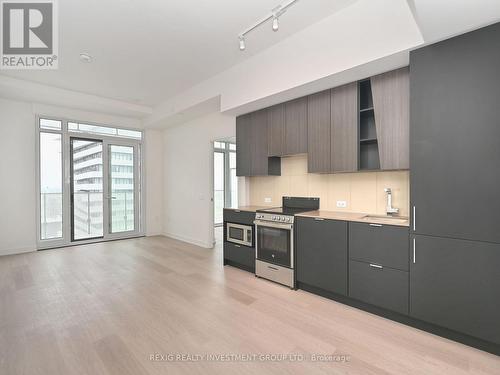 5810 - 3883 Quartz Road, Mississauga, ON - Indoor Photo Showing Kitchen