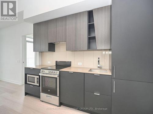 5810 - 3883 Quartz Road, Mississauga, ON - Indoor Photo Showing Kitchen