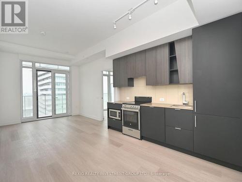 5810 - 3883 Quartz Road, Mississauga, ON - Indoor Photo Showing Kitchen