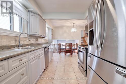 2584 Cushing Road, Mississauga, ON - Indoor Photo Showing Kitchen With Double Sink