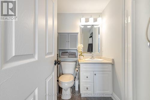 14 Maude Lane, Guelph, ON - Indoor Photo Showing Bathroom