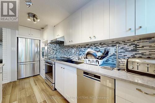23 Brantley Crescent, Toronto, ON - Indoor Photo Showing Kitchen With Upgraded Kitchen