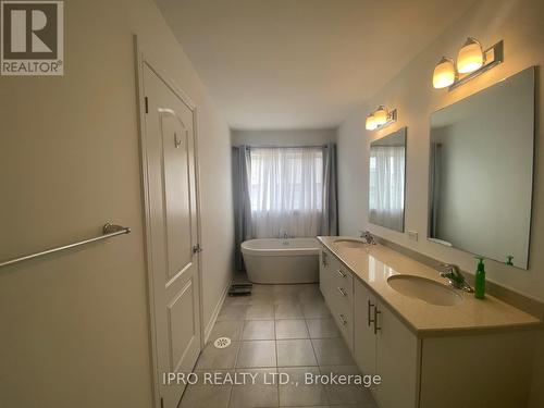 418 Wheat Boom Drive, Oakville, ON - Indoor Photo Showing Bathroom