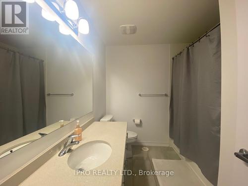 418 Wheat Boom Drive, Oakville, ON - Indoor Photo Showing Bathroom