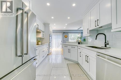 145 - 5530 Glen Erin Drive, Mississauga, ON - Indoor Photo Showing Kitchen With Upgraded Kitchen