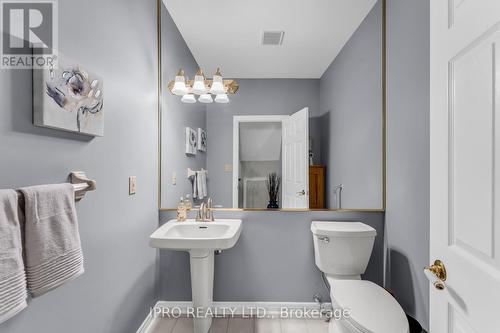 8 - 25 Manor Park Crescent, Guelph, ON - Indoor Photo Showing Bathroom