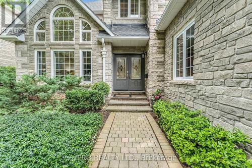 8 - 25 Manor Park Crescent, Guelph, ON - Outdoor With Facade