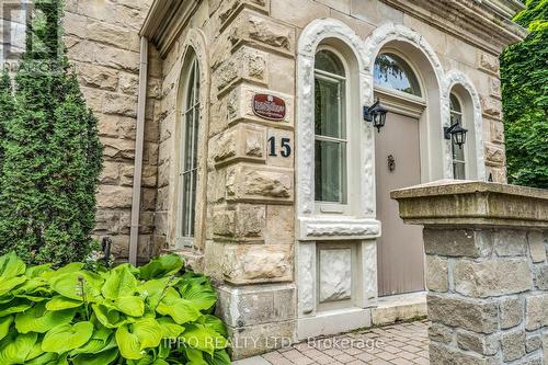 8 - 25 Manor Park Crescent, Guelph, ON - Outdoor