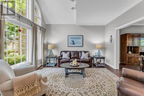 8 - 25 Manor Park Crescent, Guelph, ON - Indoor Photo Showing Living Room