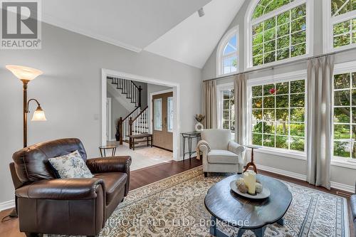 8 - 25 Manor Park Crescent, Guelph, ON - Indoor Photo Showing Living Room