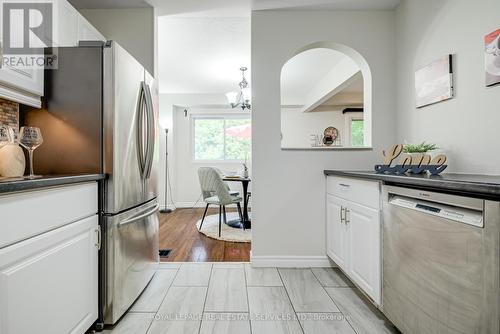 6 - 453 Woodview Road, Burlington, ON - Indoor Photo Showing Kitchen