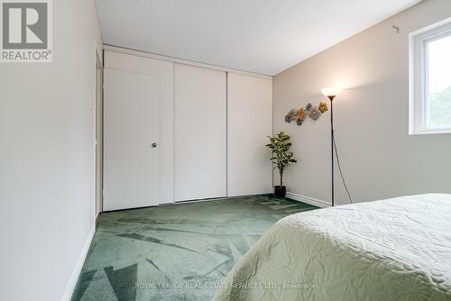 6 - 453 Woodview Road, Burlington, ON - Indoor Photo Showing Bedroom