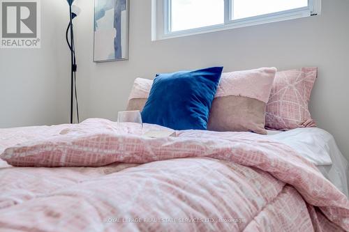 6 - 453 Woodview Road, Burlington, ON - Indoor Photo Showing Bedroom