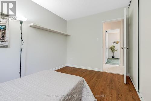 6 - 453 Woodview Road, Burlington, ON - Indoor Photo Showing Bedroom