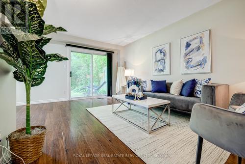 6 - 453 Woodview Road, Burlington, ON - Indoor Photo Showing Living Room