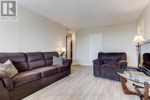 405 - 121 Trudelle Street, Toronto, ON - Indoor Photo Showing Living Room