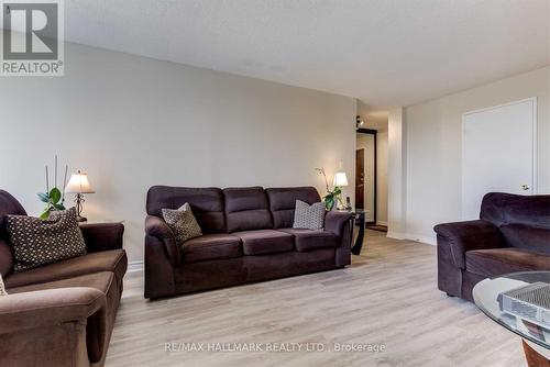 405 - 121 Trudelle Street, Toronto, ON - Indoor Photo Showing Living Room