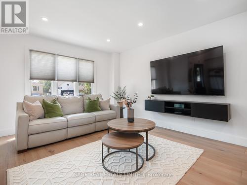 2308 Victoria Street S, Innisfil, ON - Indoor Photo Showing Living Room