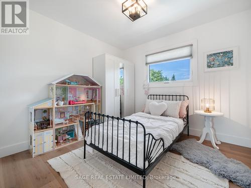 2308 Victoria Street S, Innisfil, ON - Indoor Photo Showing Bedroom