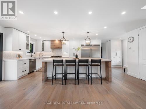 2308 Victoria Street S, Innisfil, ON - Indoor Photo Showing Kitchen With Upgraded Kitchen