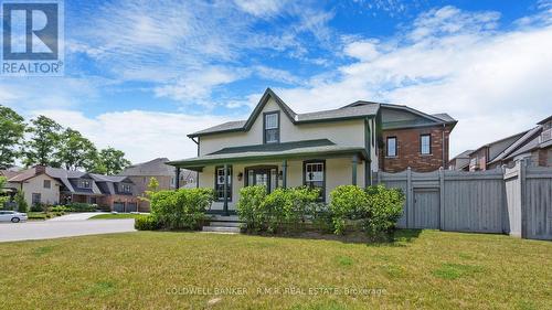 32 Love Court, Richmond Hill, ON - Outdoor With Facade