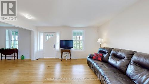 32 Love Court, Richmond Hill, ON - Indoor Photo Showing Kitchen