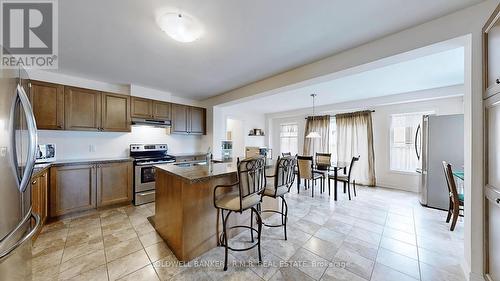 32 Love Court, Richmond Hill, ON - Indoor Photo Showing Kitchen