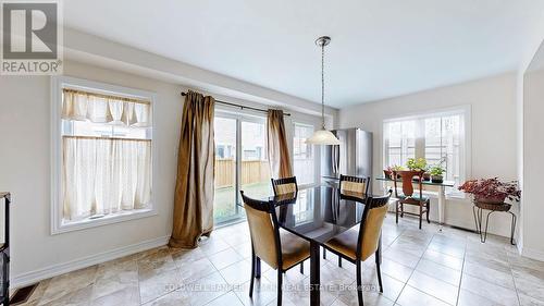 32 Love Court, Richmond Hill, ON - Indoor Photo Showing Dining Room
