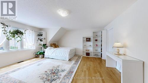 32 Love Court, Richmond Hill, ON - Indoor Photo Showing Bathroom