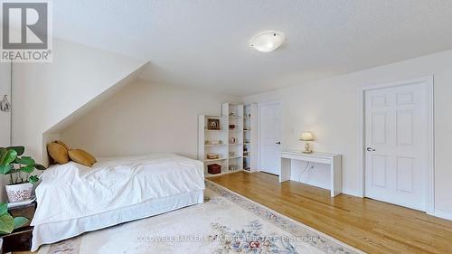 32 Love Court, Richmond Hill, ON - Indoor Photo Showing Bedroom