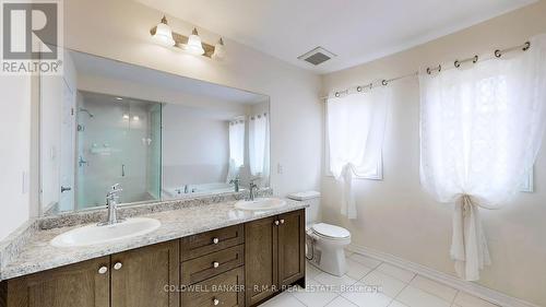 32 Love Court, Richmond Hill, ON - Indoor Photo Showing Bedroom