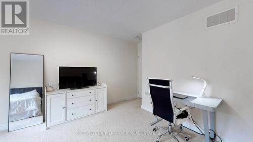 32 Love Court, Richmond Hill, ON - Indoor Photo Showing Bathroom