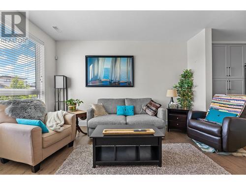 3510 Landie Road Unit# 24, Kelowna, BC - Indoor Photo Showing Living Room