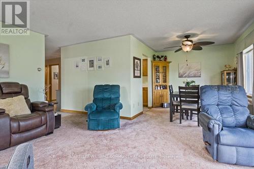 201 - 914 Ford Street W, Peterborough, ON - Indoor Photo Showing Living Room