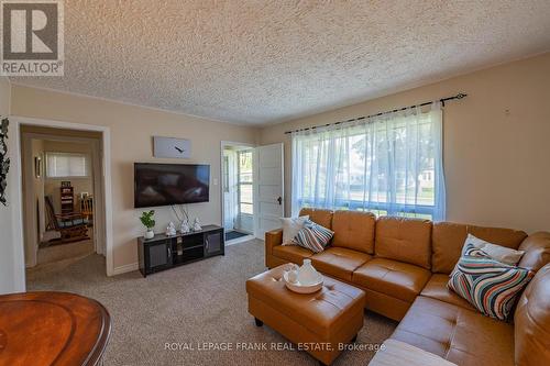 450 O'Connell Road, Peterborough, ON - Indoor Photo Showing Living Room