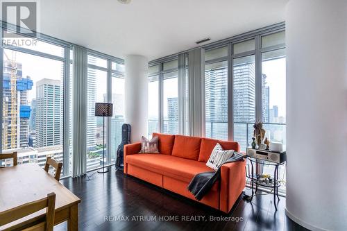 2708 - 75 St Nicholas Street, Toronto, ON - Indoor Photo Showing Living Room