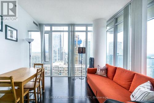 2708 - 75 St Nicholas Street, Toronto, ON - Indoor Photo Showing Living Room