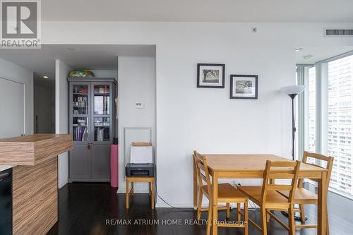 2708 - 75 St Nicholas Street, Toronto, ON - Indoor Photo Showing Dining Room