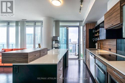 2708 - 75 St Nicholas Street, Toronto, ON - Indoor Photo Showing Kitchen