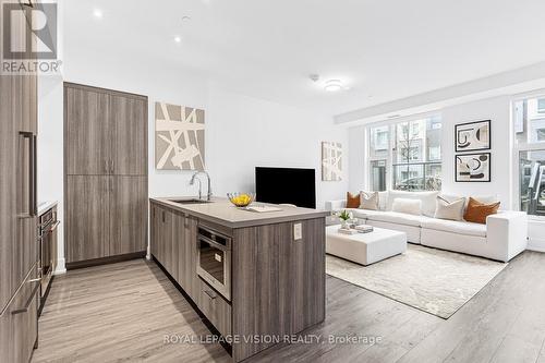 112 - 25 Adra Grado Way, Toronto, ON - Indoor Photo Showing Living Room