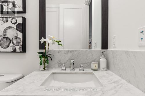 112 - 25 Adra Grado Way, Toronto, ON - Indoor Photo Showing Bathroom