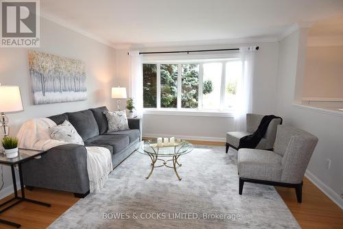 91 Wallis Drive, Peterborough, ON - Indoor Photo Showing Living Room