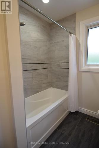 91 Wallis Drive, Peterborough, ON - Indoor Photo Showing Bathroom