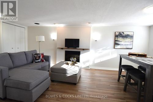 91 Wallis Drive, Peterborough, ON - Indoor Photo Showing Living Room